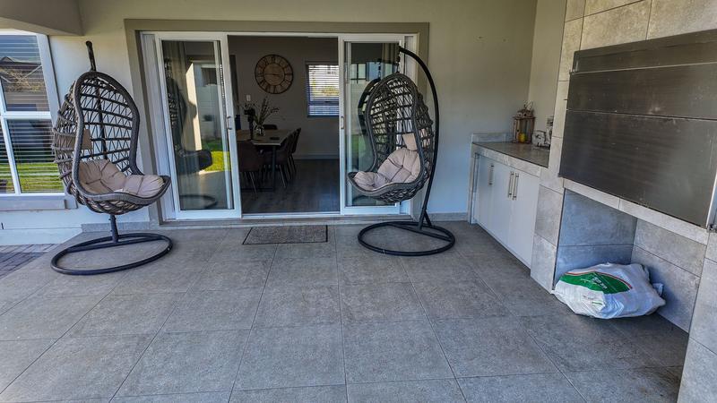 To Let 4 Bedroom Property for Rent in Kingswood Golf Estate Western Cape